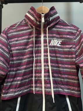 Nike Striped Windbreaker Jacket - Size M
